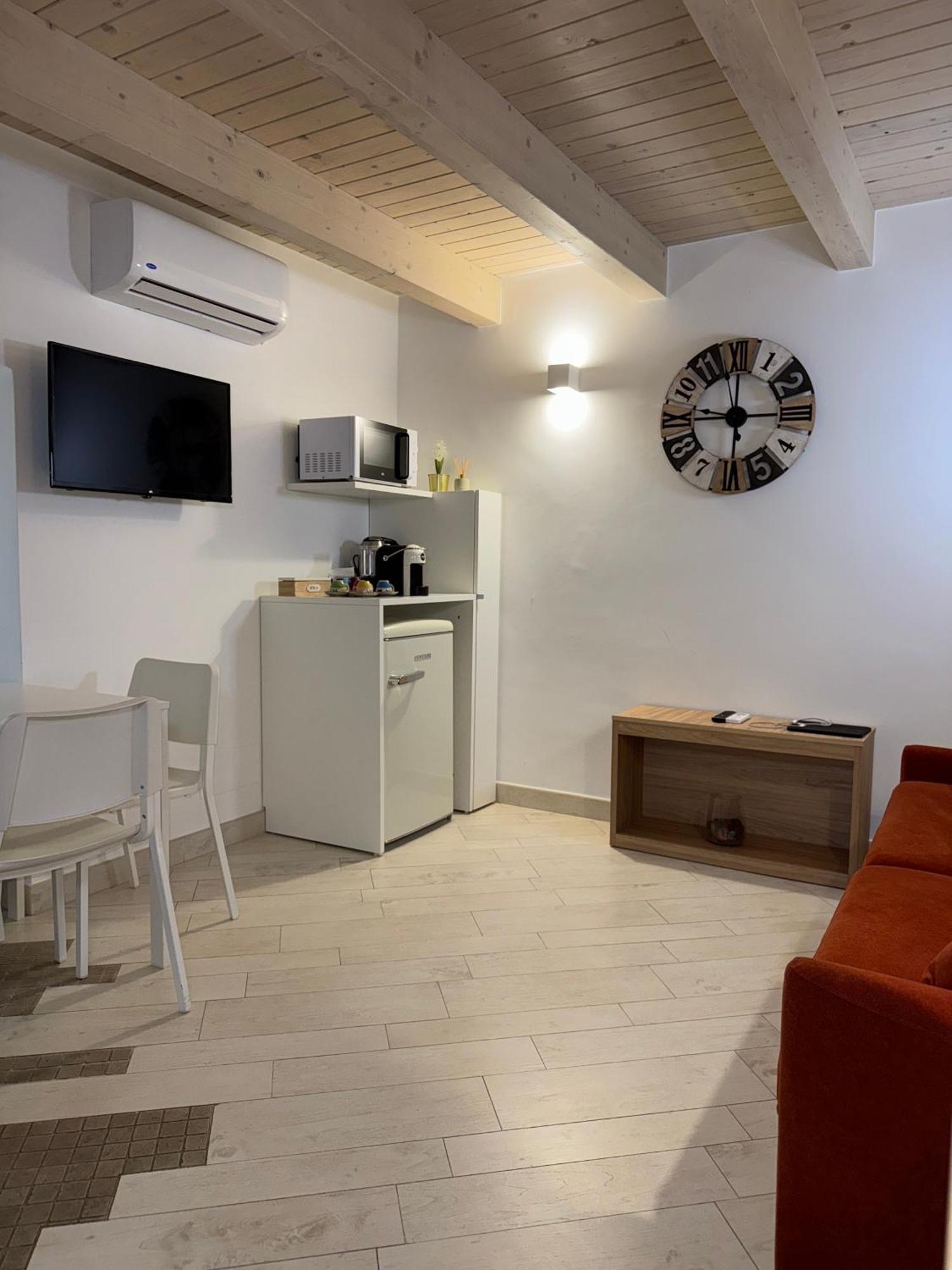 More Apartments Il Ferrarese Bari Bilik gambar